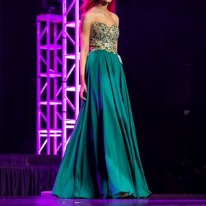 Elegant Green Strapless Evening Gown